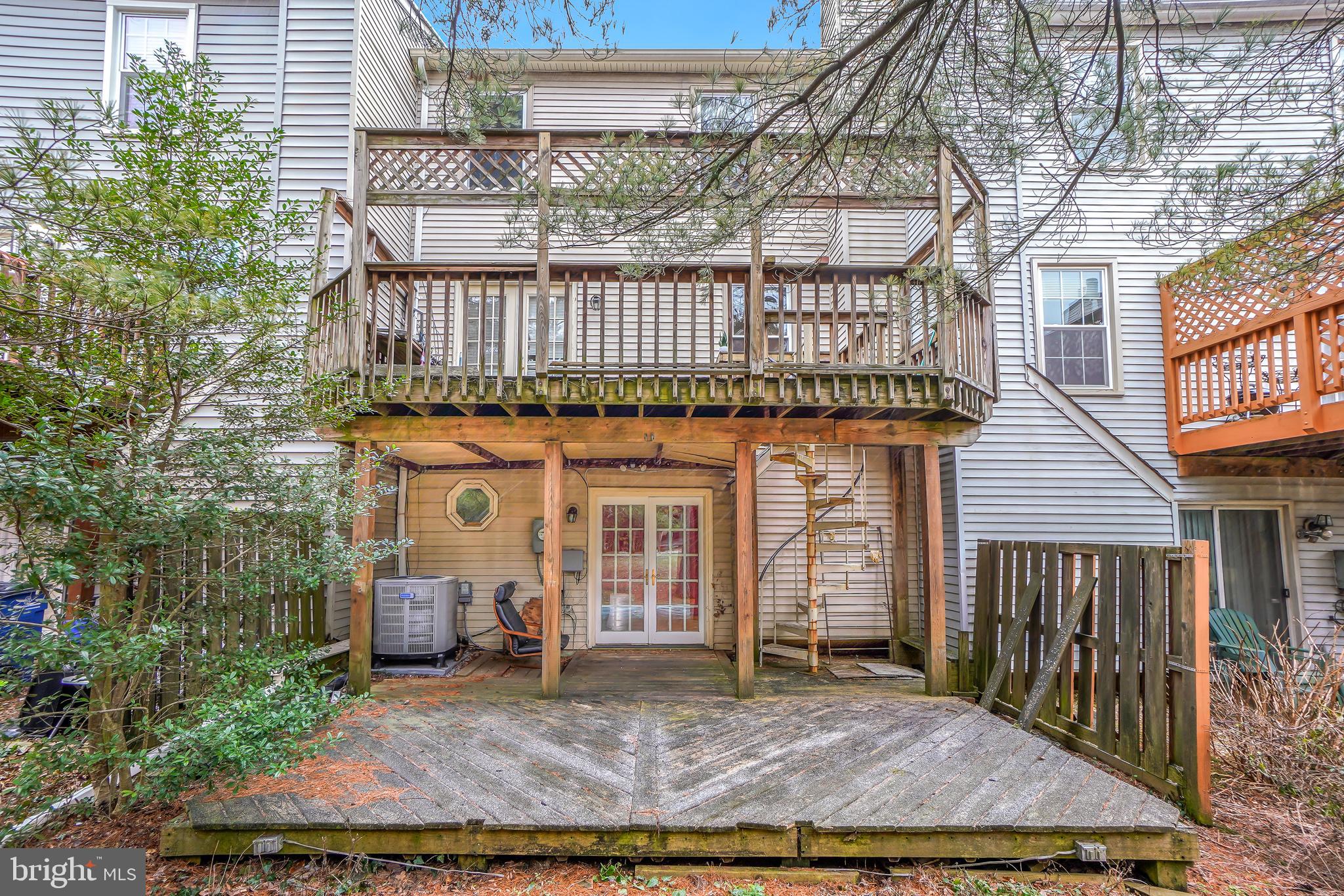 DUMONT OAKS - Residential