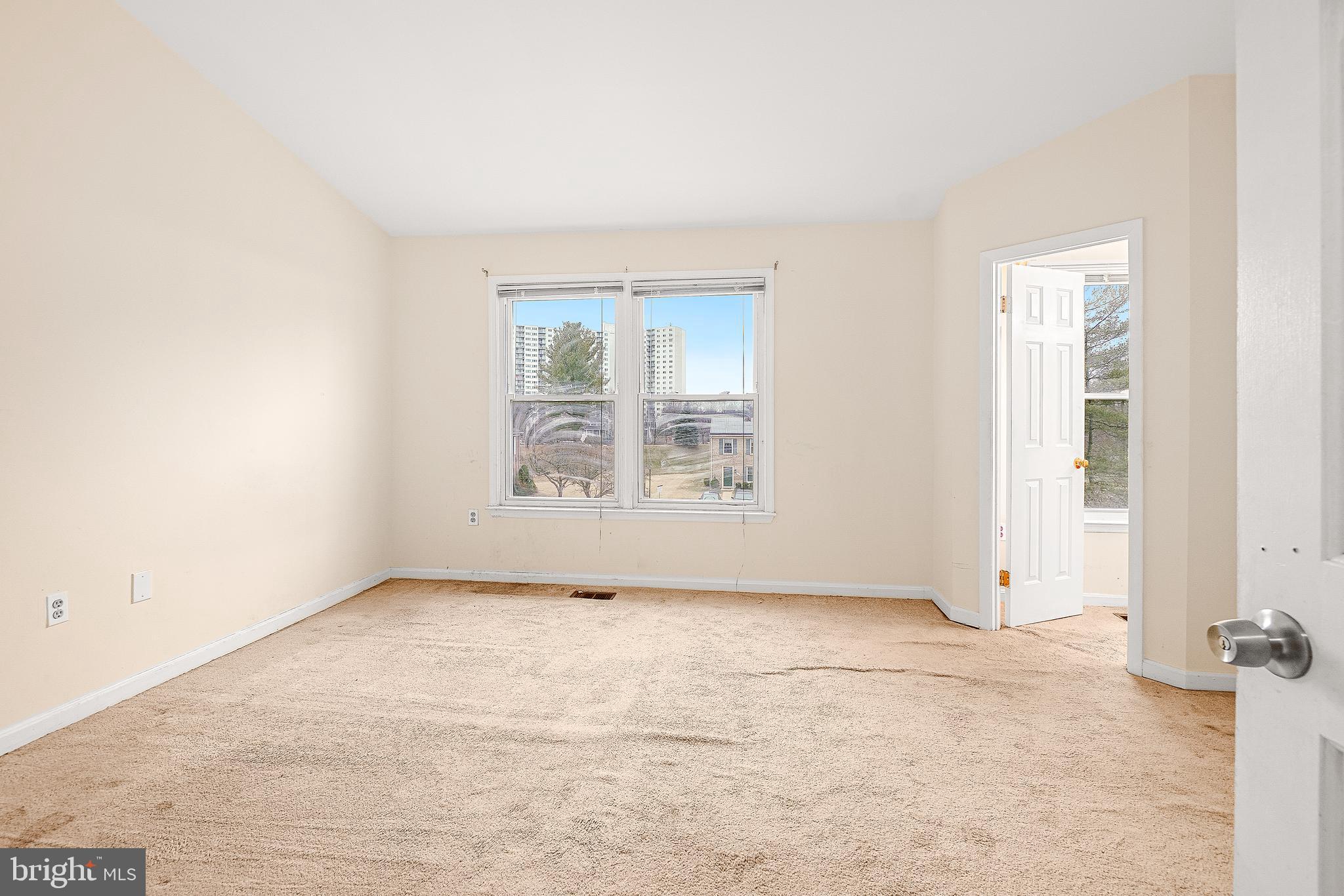 DUMONT OAKS - Residential