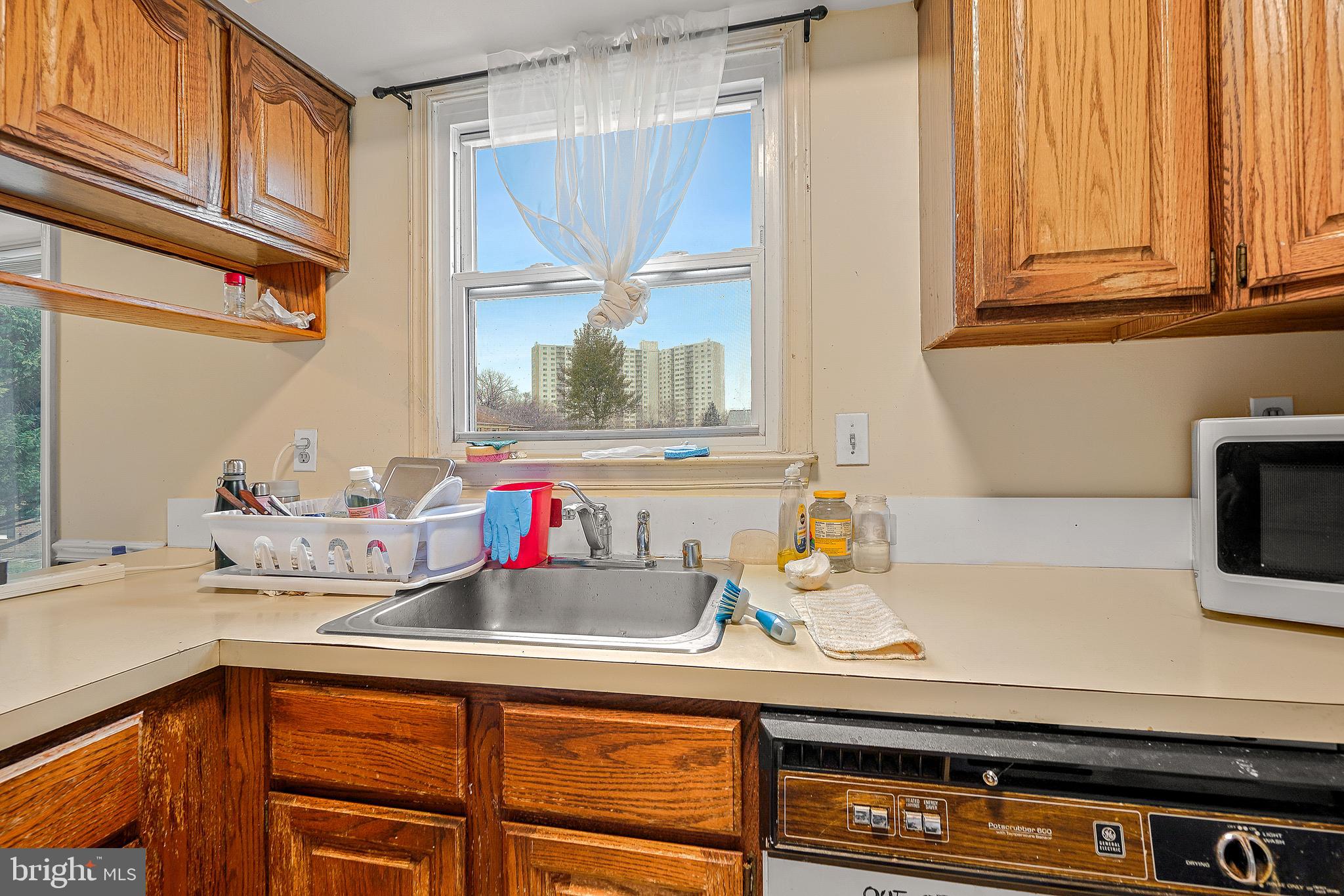 DUMONT OAKS - Residential