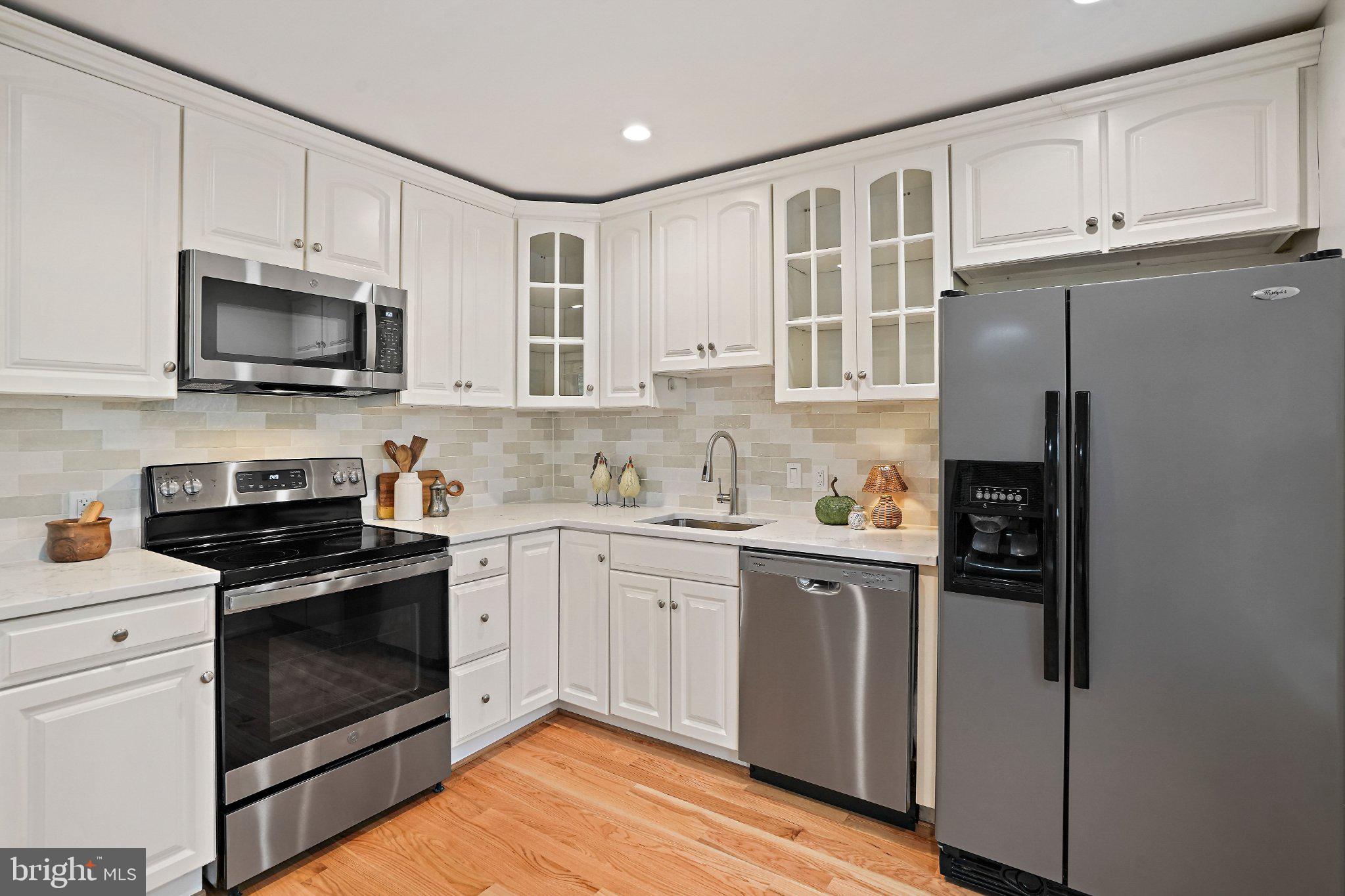 8267 CLIFTON FARM COURT