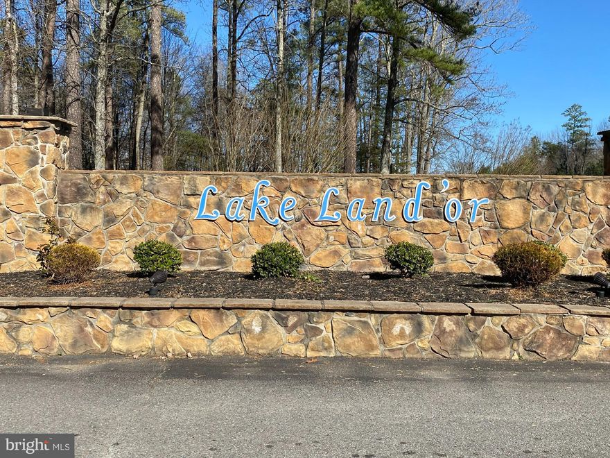 Great Lot to build your new home in  Beautiful Lake Land OR. Wonderful amenities include Basketball Courts, Beach, Boat Dock/Slip, Boat Ramp, Club House, Common Grounds, Community Center, Exercise Room, Fitness Center, Gated Community, Jog/Walk Path, Lake, Picnic Area, Pier/Dock, Pool - Outdoor, Security, Swimming Pool, Tennis Courts, Tot Lots/Playground, Water/Lake Privileges