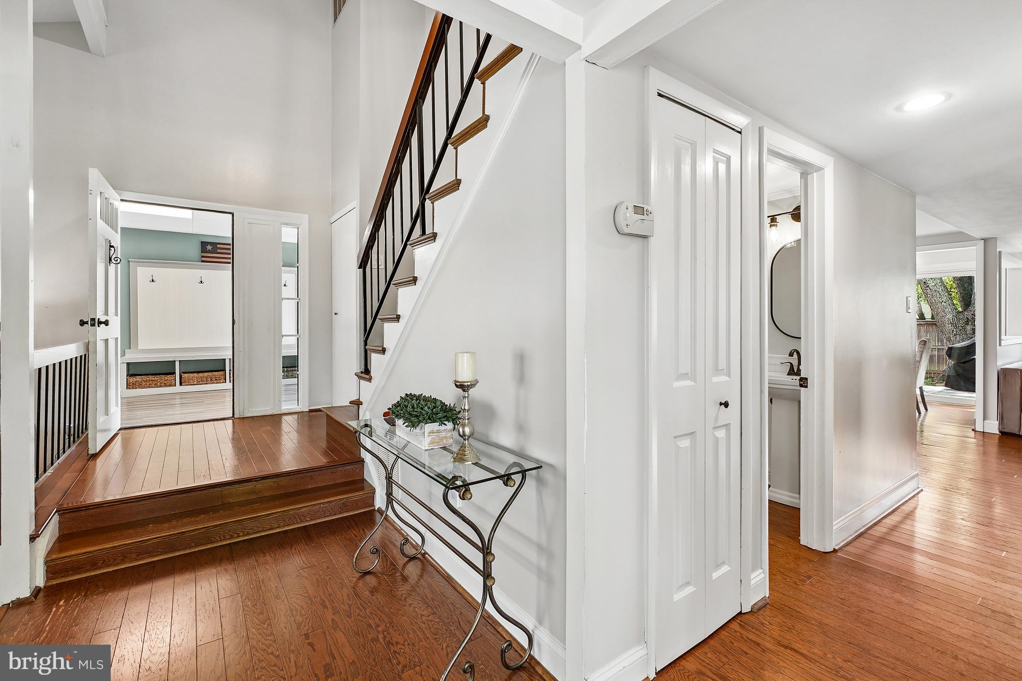 212 W MEADOWLAND LANE W