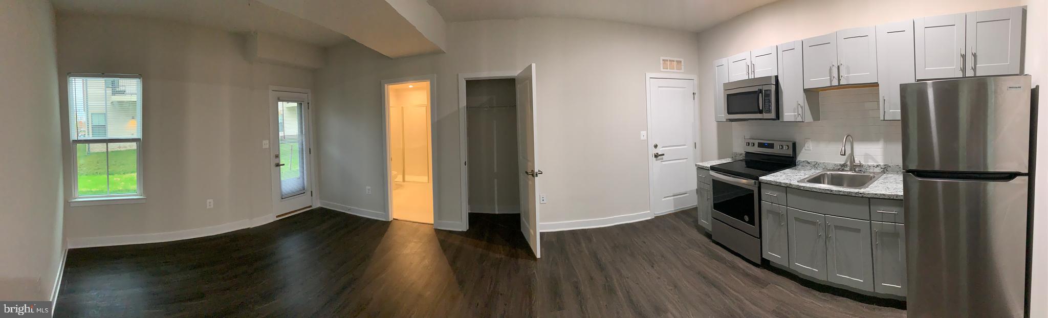 VILLAGE OF TOWNE SQUARE - Residential Lease