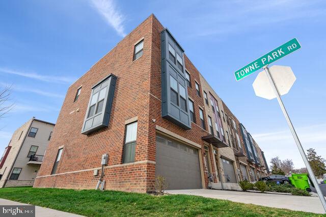 VILLAGE OF TOWNE SQUARE - Residential Lease