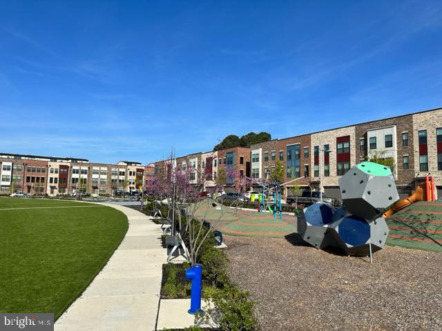 VILLAGE OF TOWNE SQUARE - Residential Lease