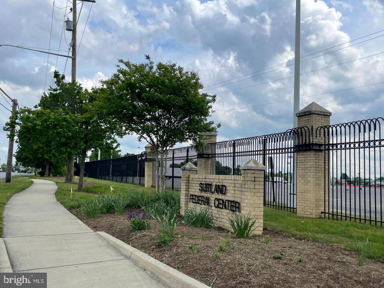 VILLAGE OF TOWNE SQUARE - Residential Lease