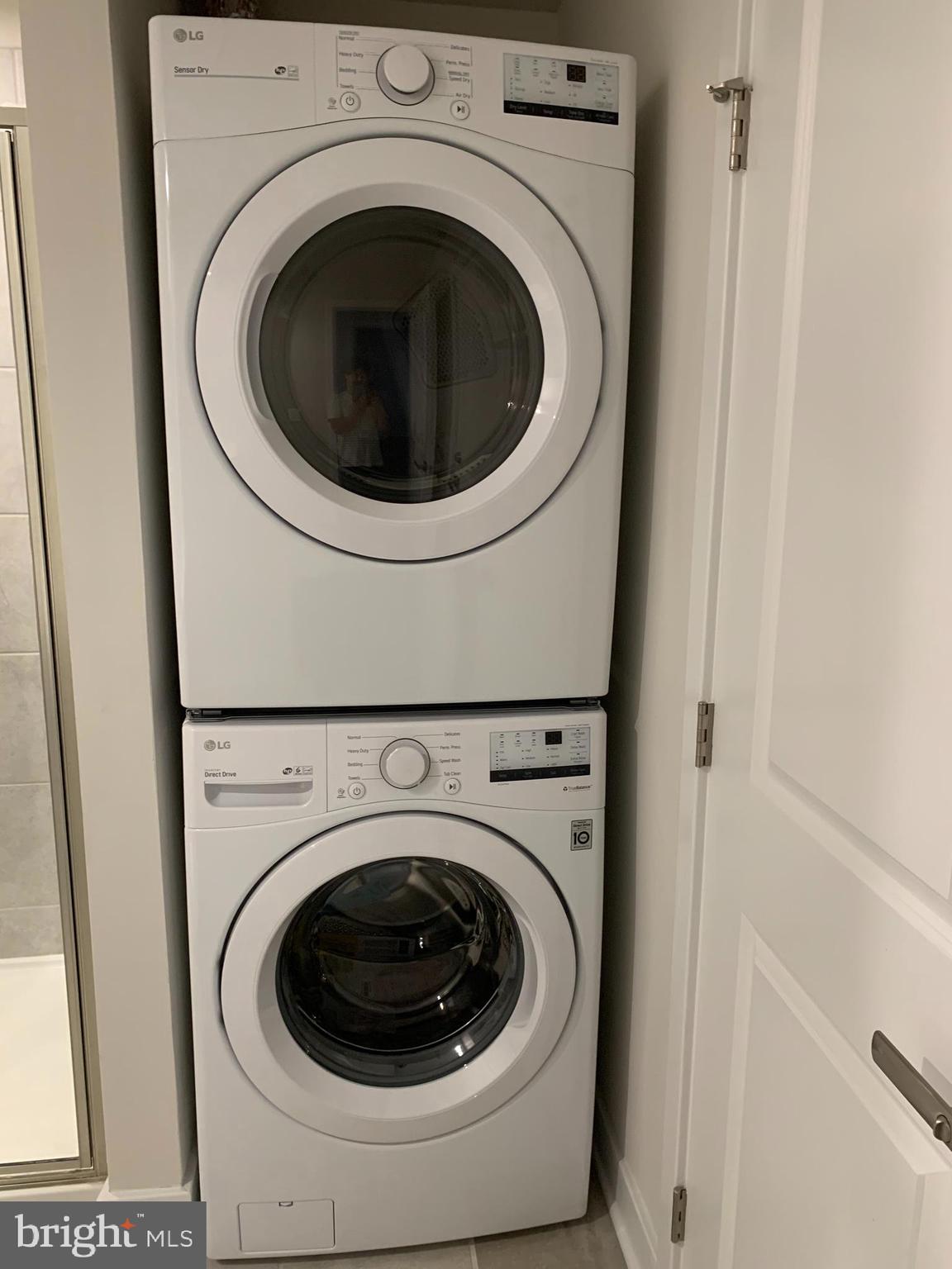 VILLAGE OF TOWNE SQUARE - Residential Lease