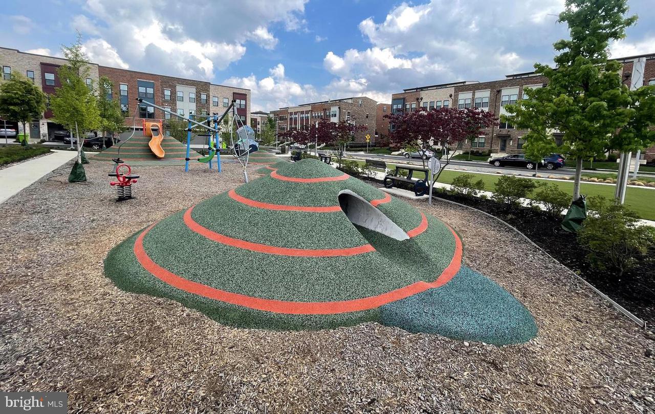 VILLAGE OF TOWNE SQUARE - Residential Lease