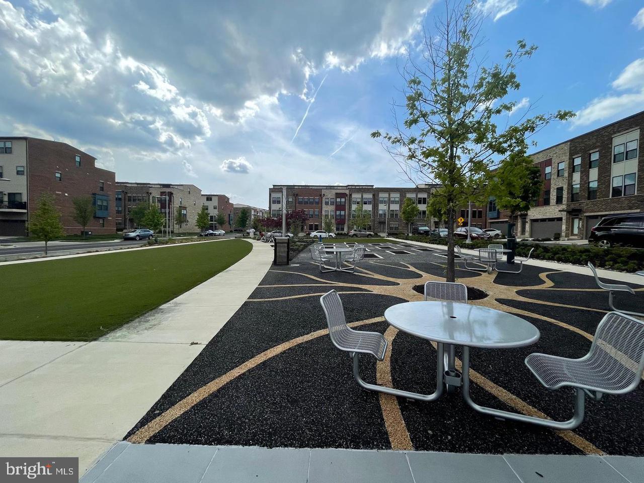 VILLAGE OF TOWNE SQUARE - Residential Lease