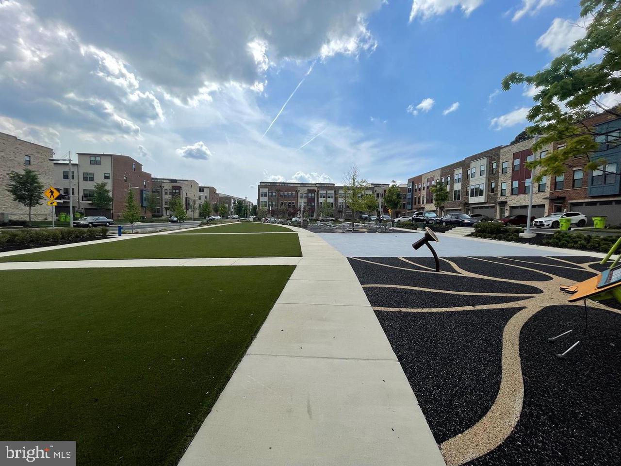 VILLAGE OF TOWNE SQUARE - Residential Lease