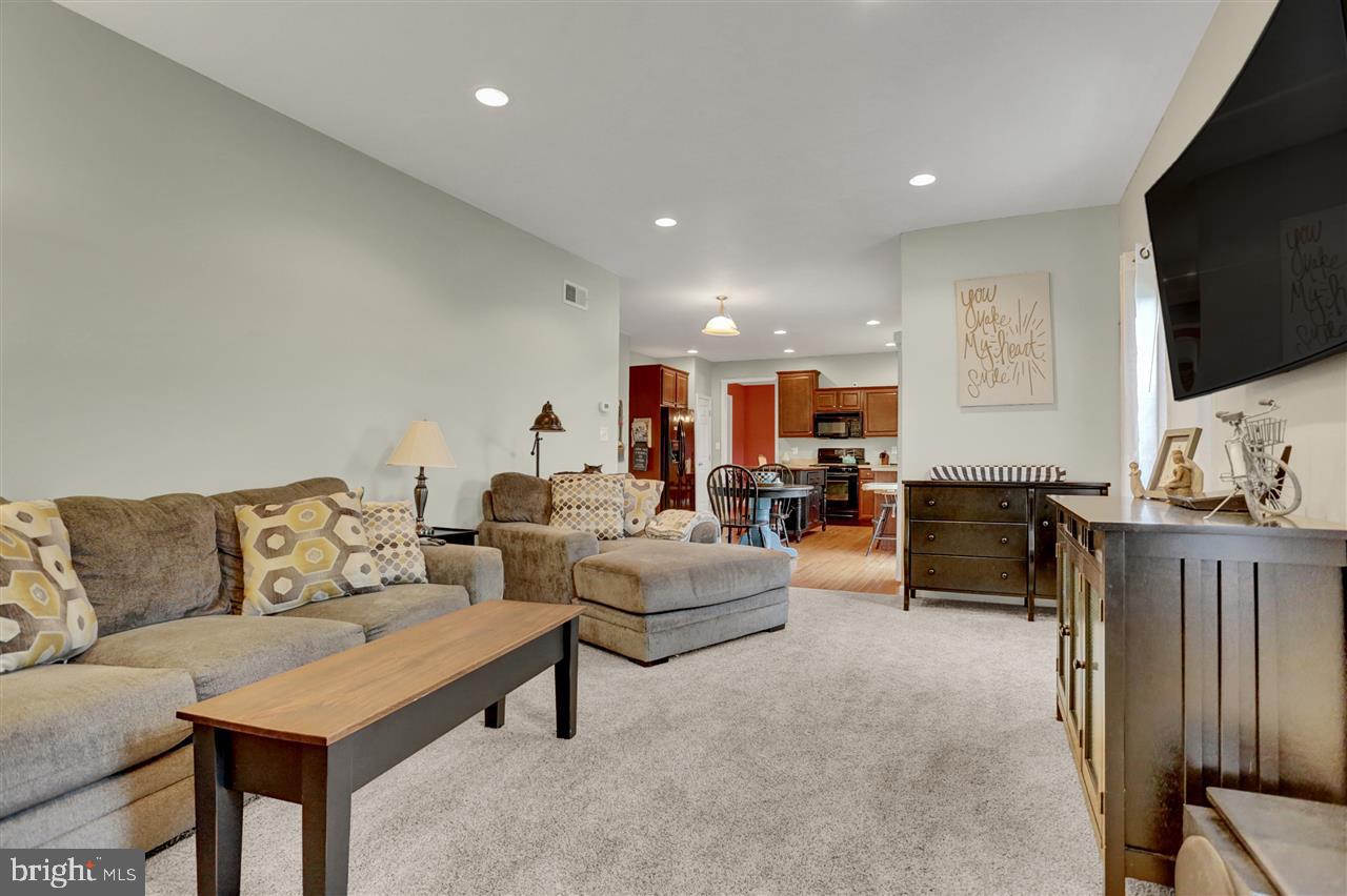 LAUREL VISTAS - Residential