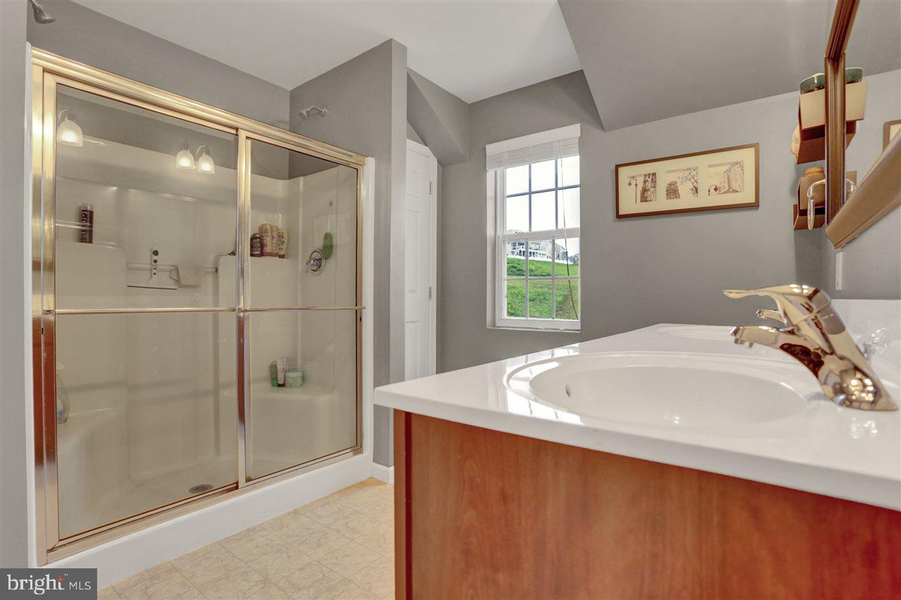 LAUREL VISTAS - Residential