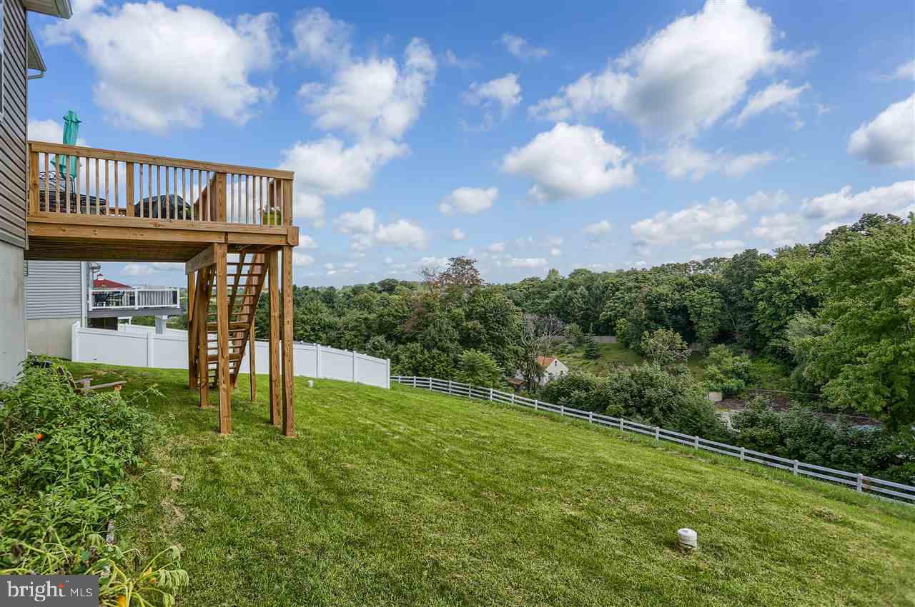 LAUREL VISTAS - Residential