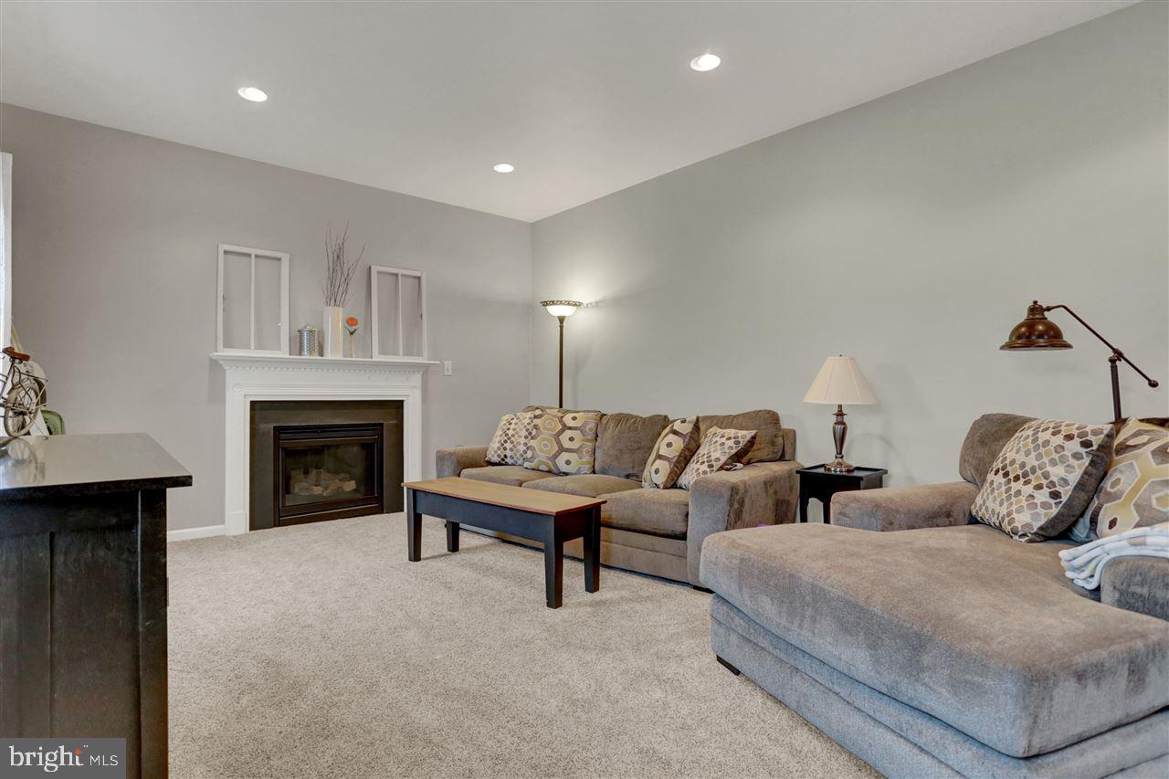 LAUREL VISTAS - Residential
