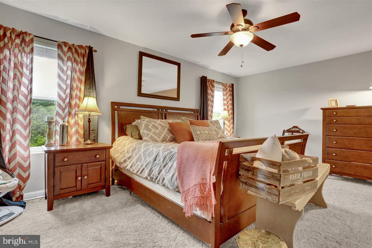 LAUREL VISTAS - Residential