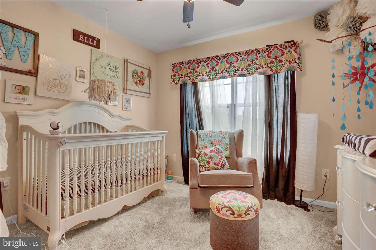 LAUREL VISTAS - Residential