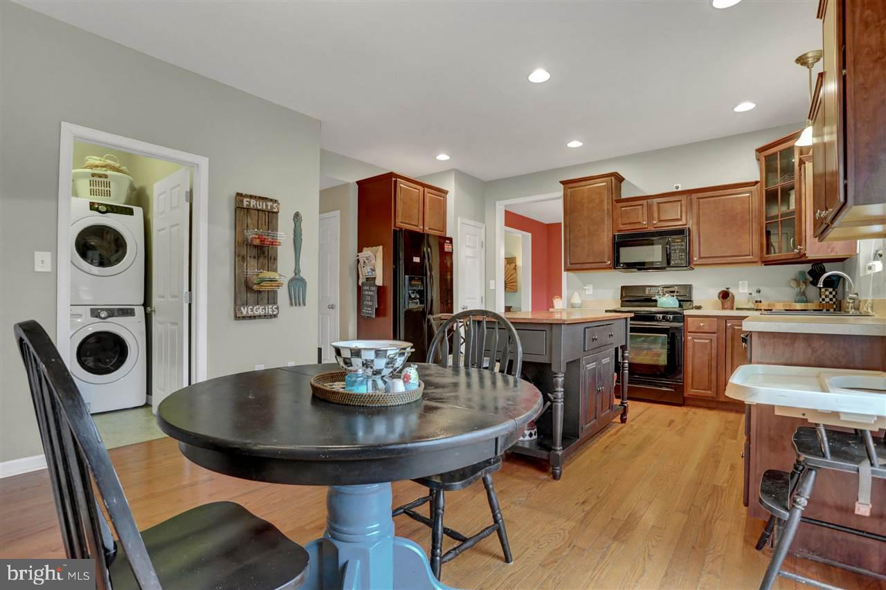 LAUREL VISTAS - Residential