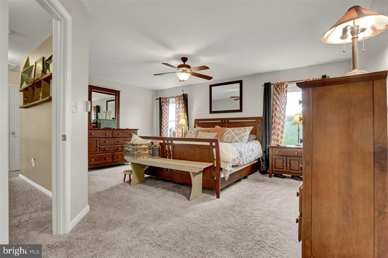 LAUREL VISTAS - Residential