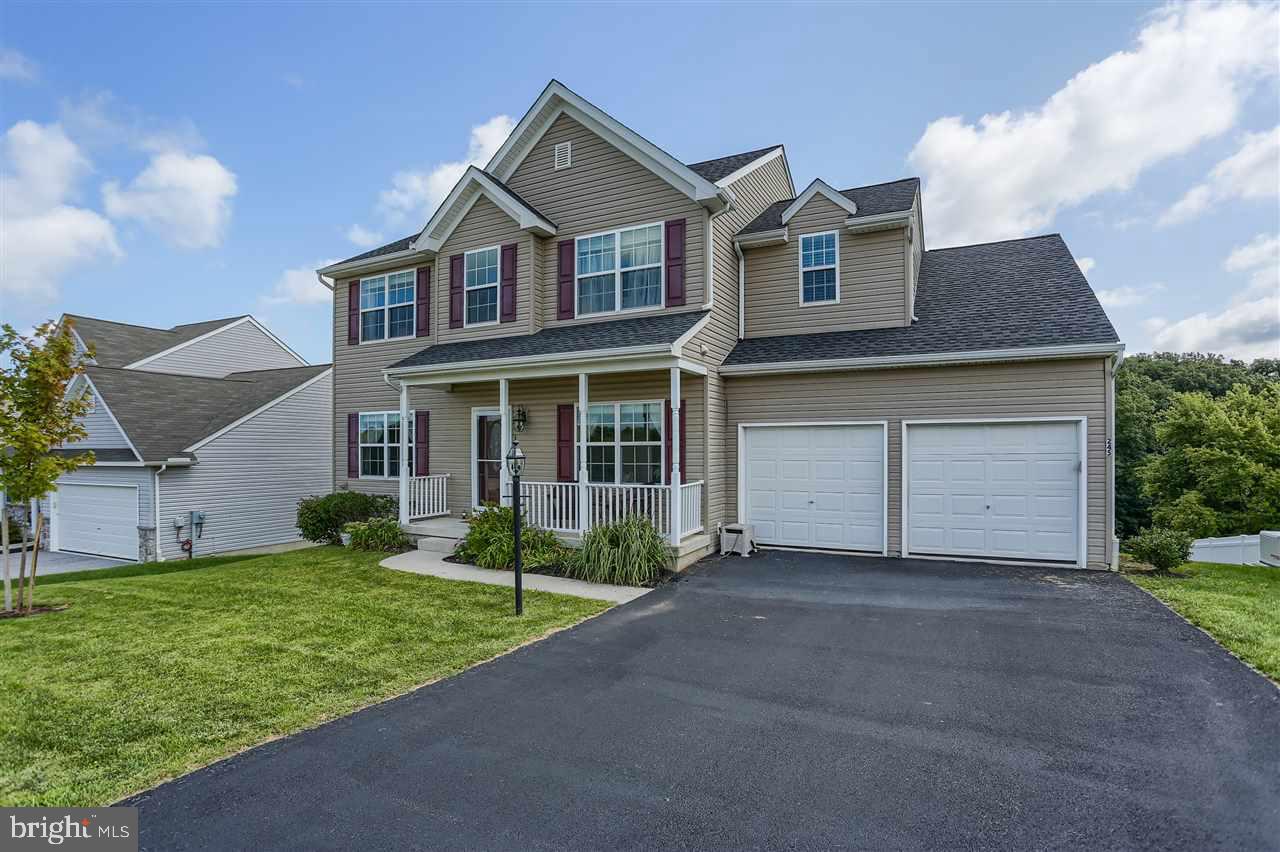 LAUREL VISTAS - Residential