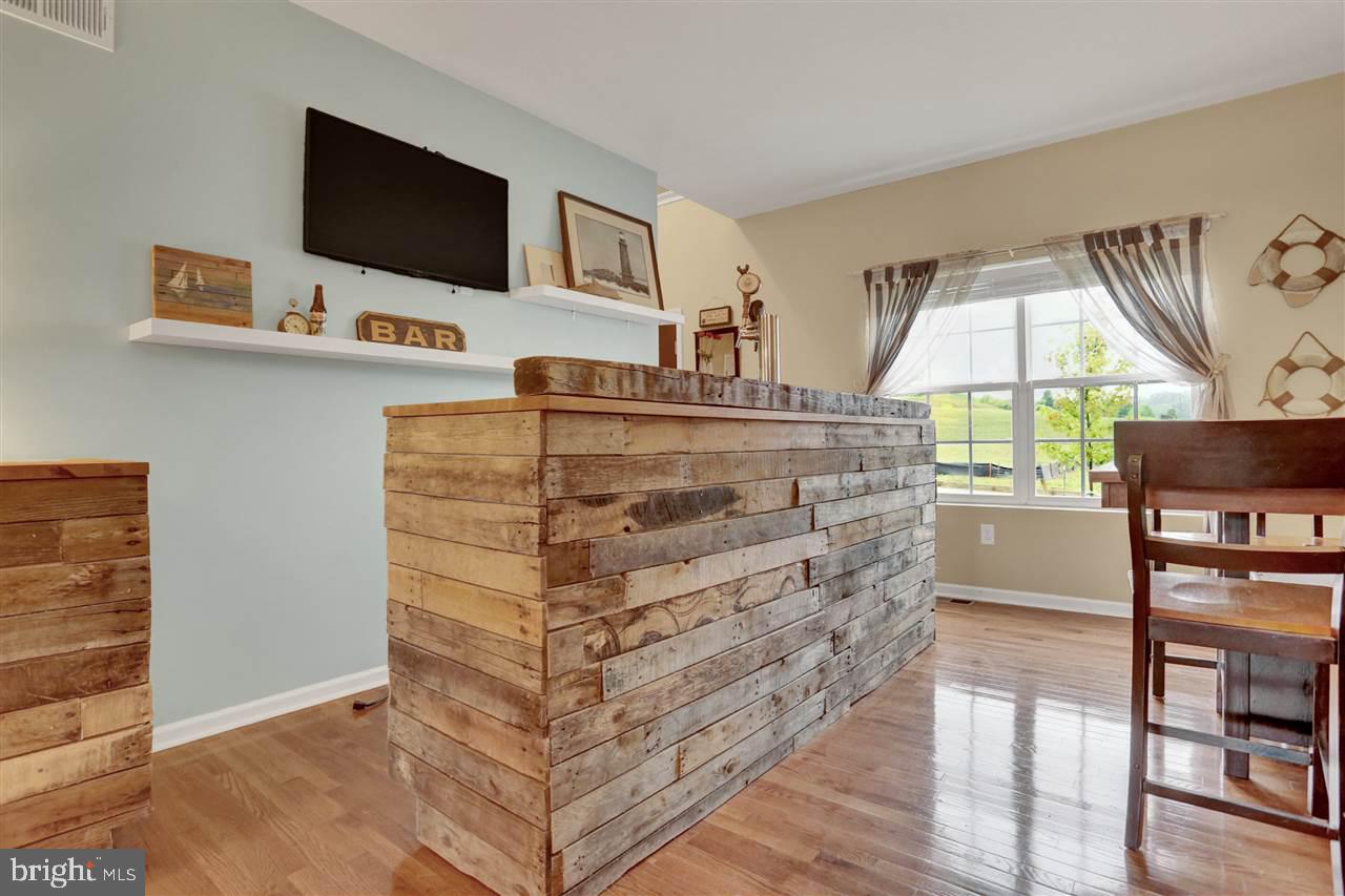LAUREL VISTAS - Residential