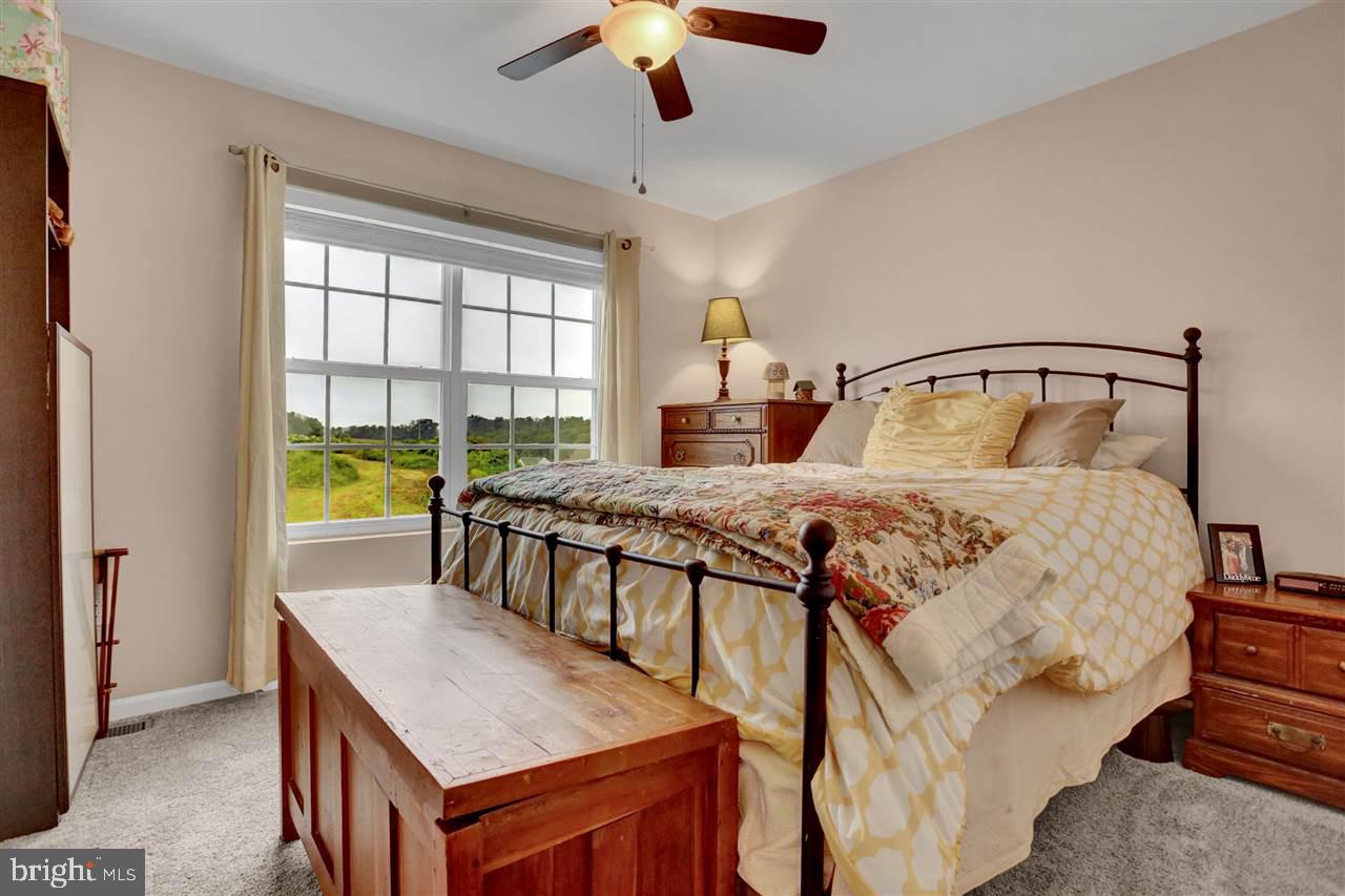 LAUREL VISTAS - Residential