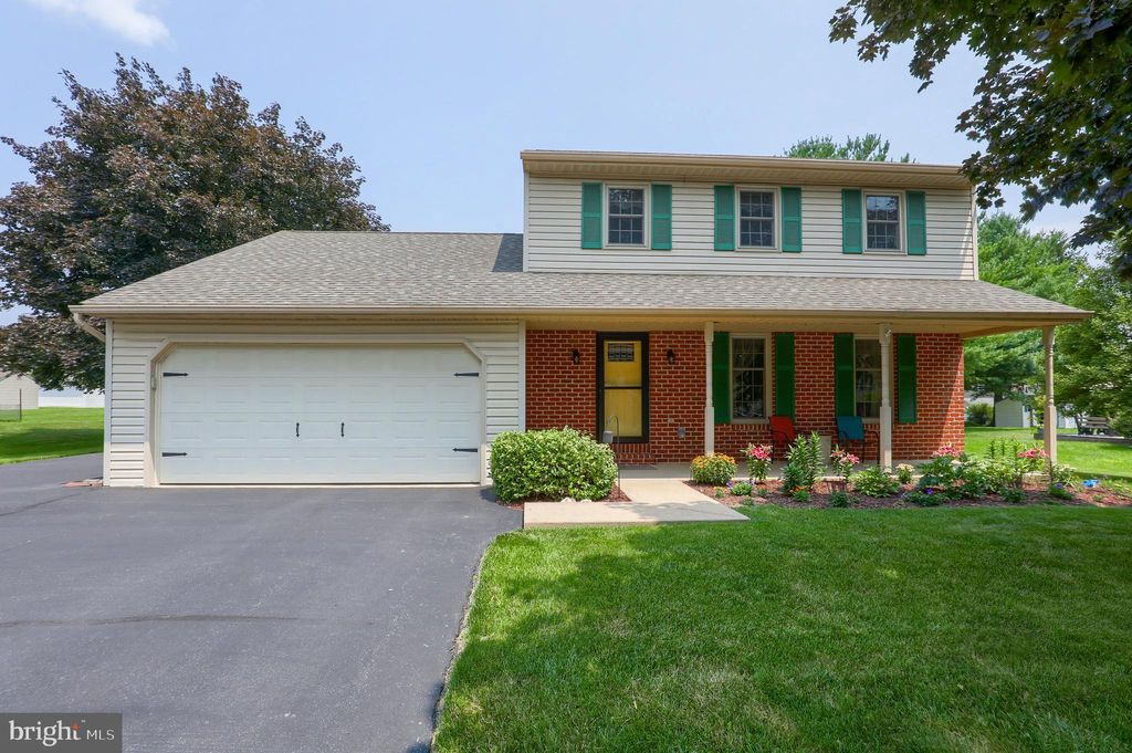 Photo of 941 CLEEK AVE, LANDISVILLE, PA 17538 (MLS # PALA2038486)