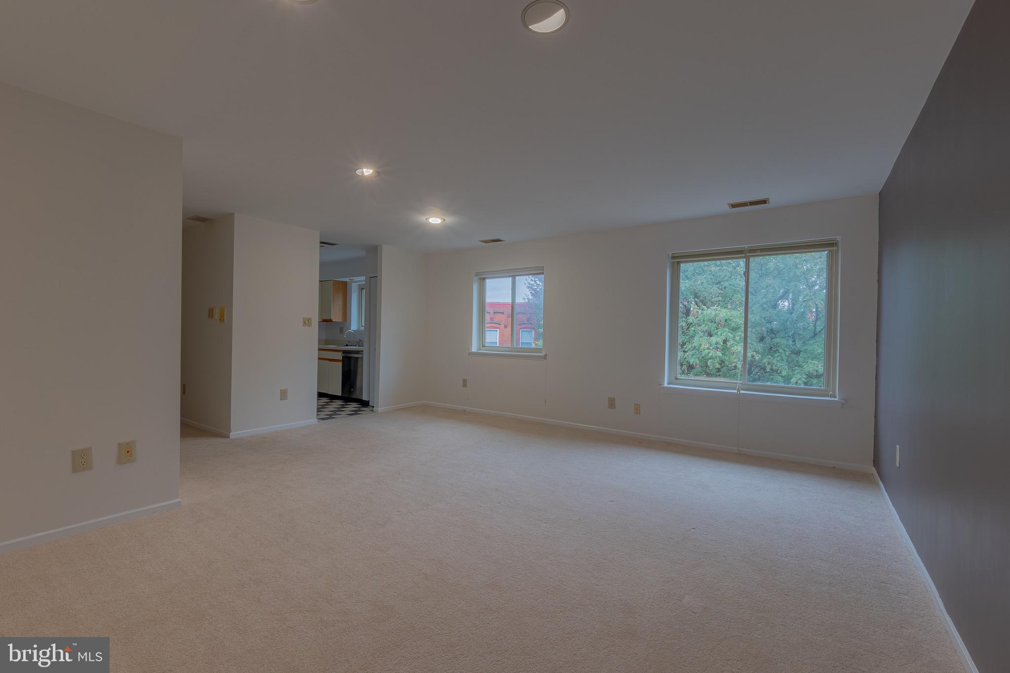 Charming 1BR/1BA Condo w/ Garage Parking – Prime Art Museum Area Location & Low HOA
Beautifully maintained 1-bedroom, 1-bath condo featuring an open-concept layout, in-unit washer/dryer, and great natural light. Enjoy the rare convenience of an attached garage plus guest parking. The modern kitchen offers ample counter space and flows seamlessly into the bright living area.
Spacious bedroom with generous closet space. Located just steps from the Philadelphia Museum of Art, Kelly Drive, Fairmount Park, and local favorites like Whole Foods, Target, Wawa, and the Philadelphia Public Library. Also convenient to Trader Joe's and just a short walk to cafes, restaurants, and shops along Fairmount Avenue. Only a block away from the scenic Schuylkill River Trail and iconic Boathouse Row.
Easily accessible to HUP, CHOP, University of Pennsylvania, and Drexel University, as well as Amtrak's 30th Street Station and Philadelphia International Airport.
Set in a quiet, professionally managed building with low monthly HOA fees, making it ideal for first-time buyers, investors, or anyone seeking affordable city living. A perfect blend of location, value, and everyday convenience in one of Philly’s most walkable neighborhoods.