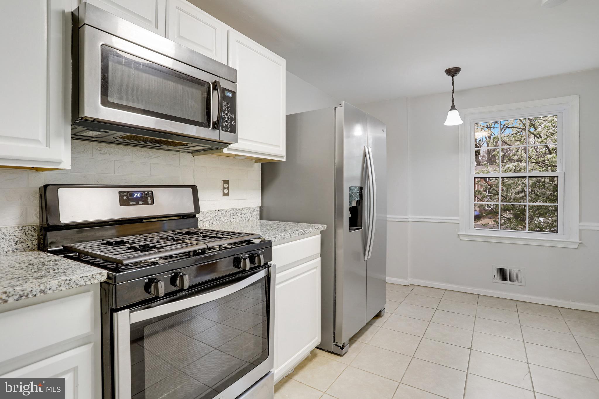 PINEWOOD LAKE - Residential Lease