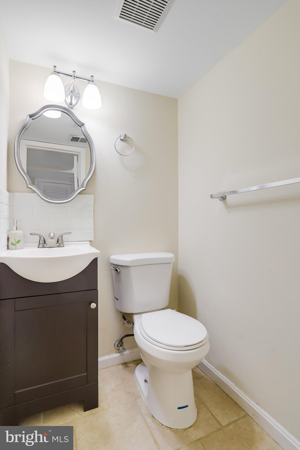 PINEWOOD LAKE - Residential Lease