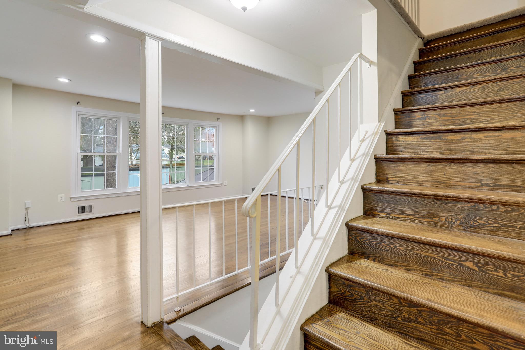 PINEWOOD LAKE - Residential Lease