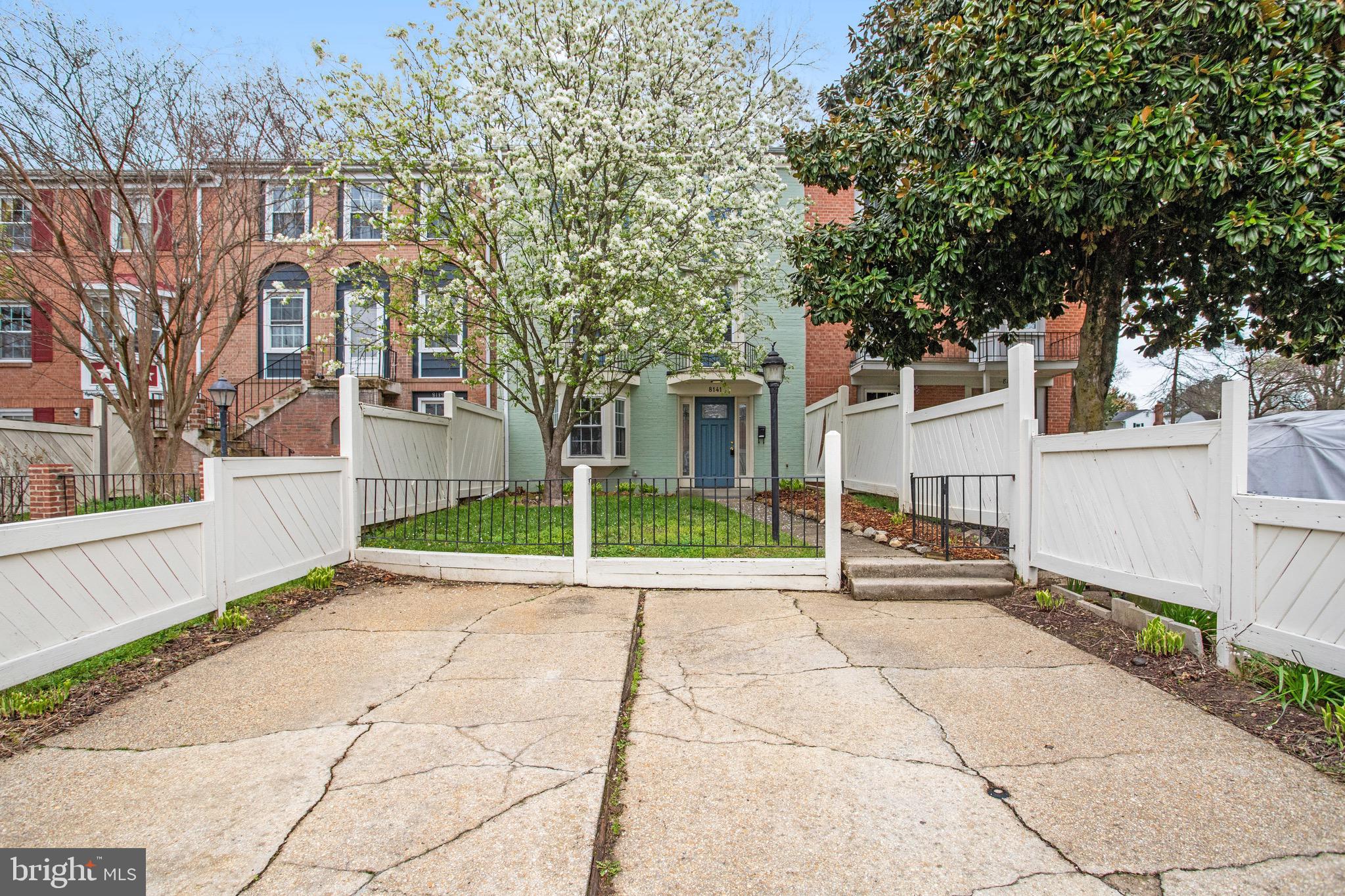 PINEWOOD LAKE - Residential Lease