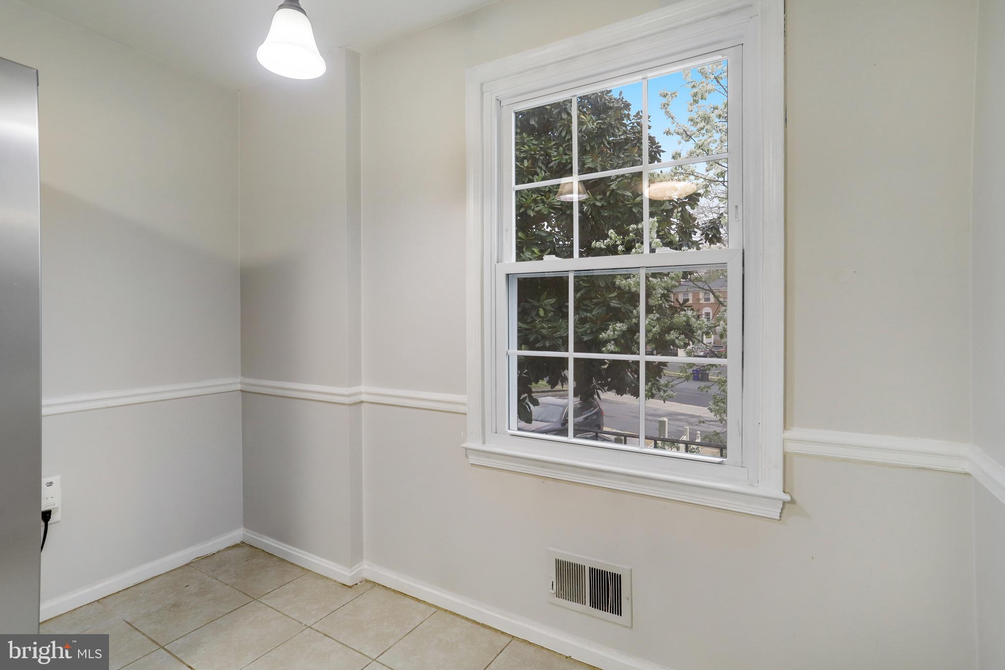 PINEWOOD LAKE - Residential Lease