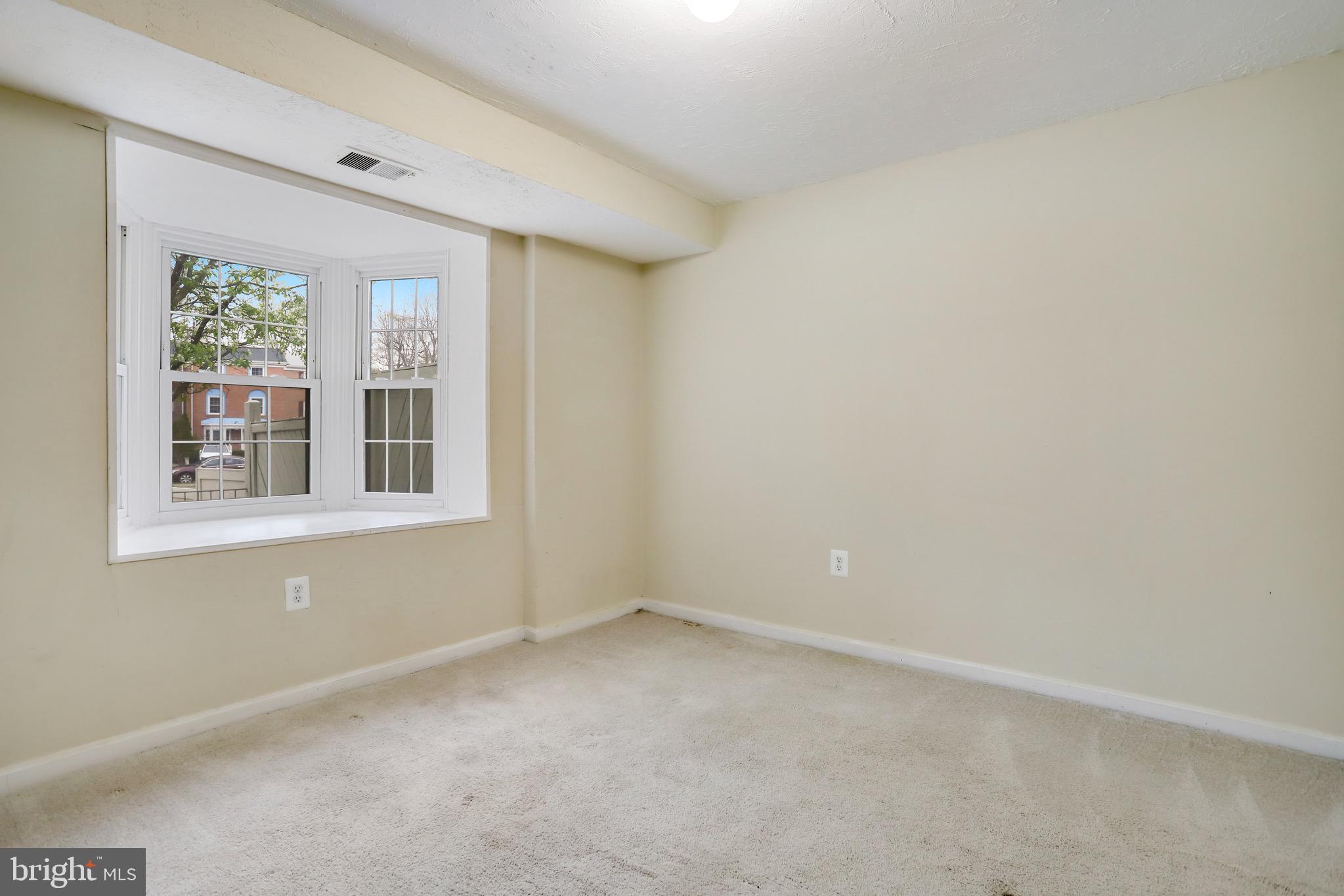 PINEWOOD LAKE - Residential Lease