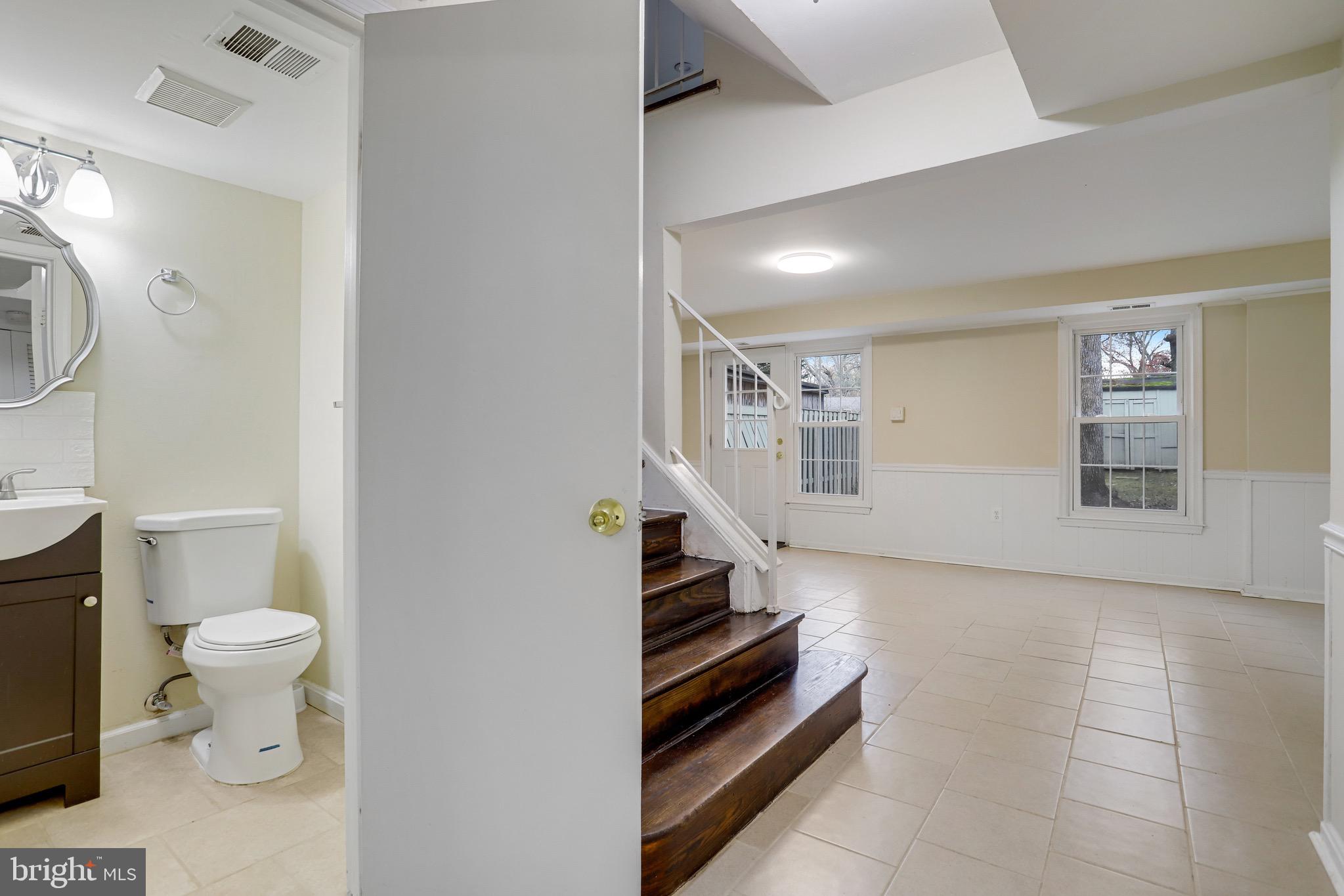 PINEWOOD LAKE - Residential Lease