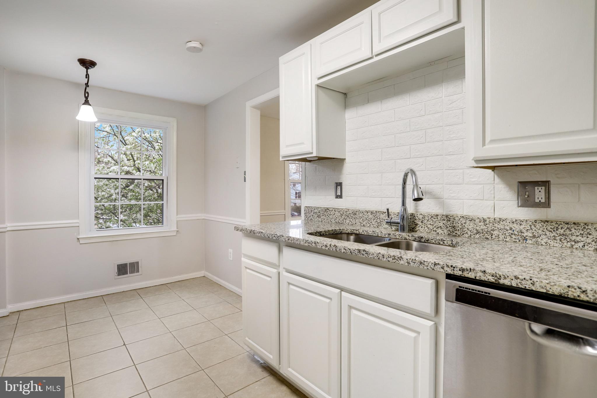 PINEWOOD LAKE - Residential Lease