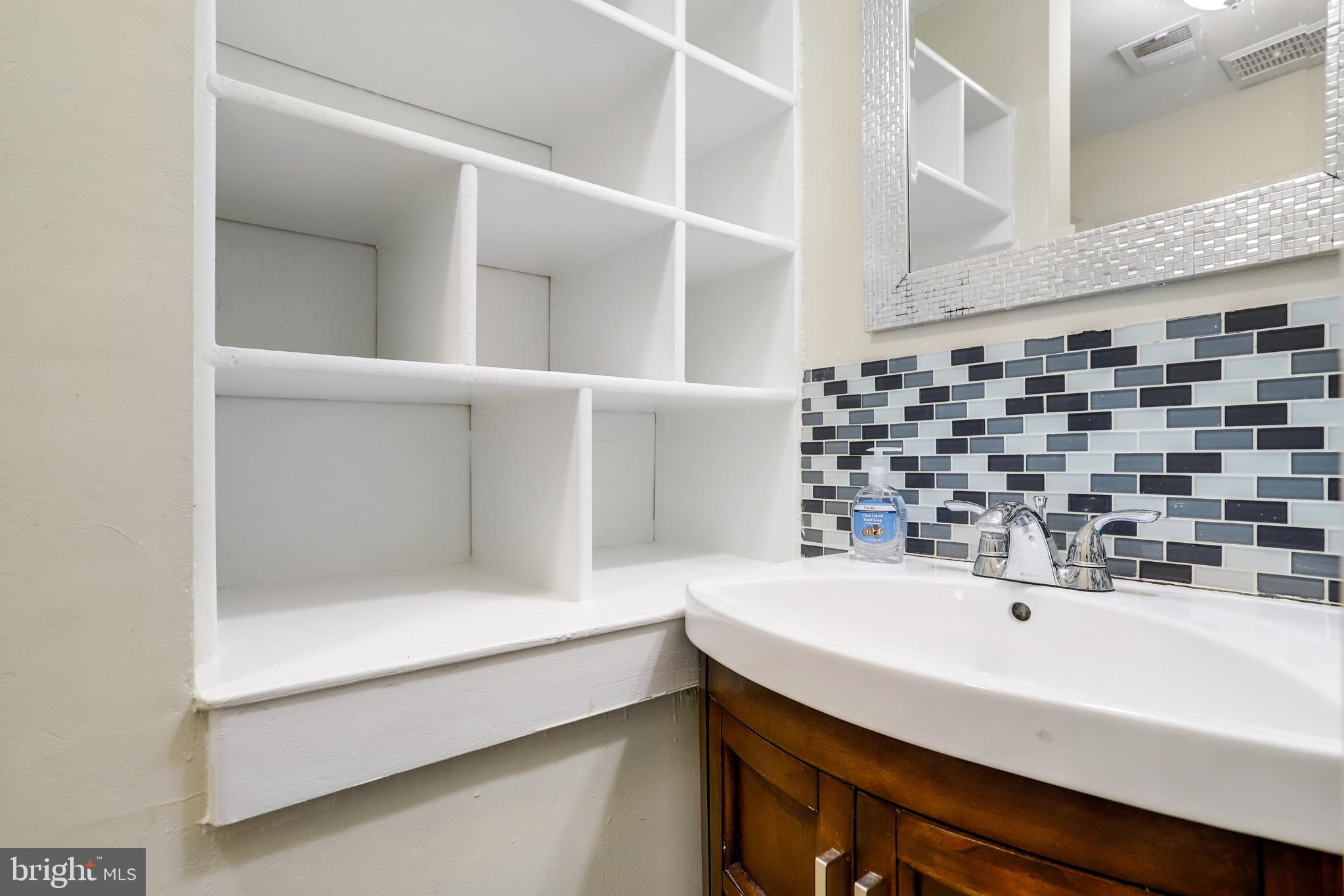 PINEWOOD LAKE - Residential Lease