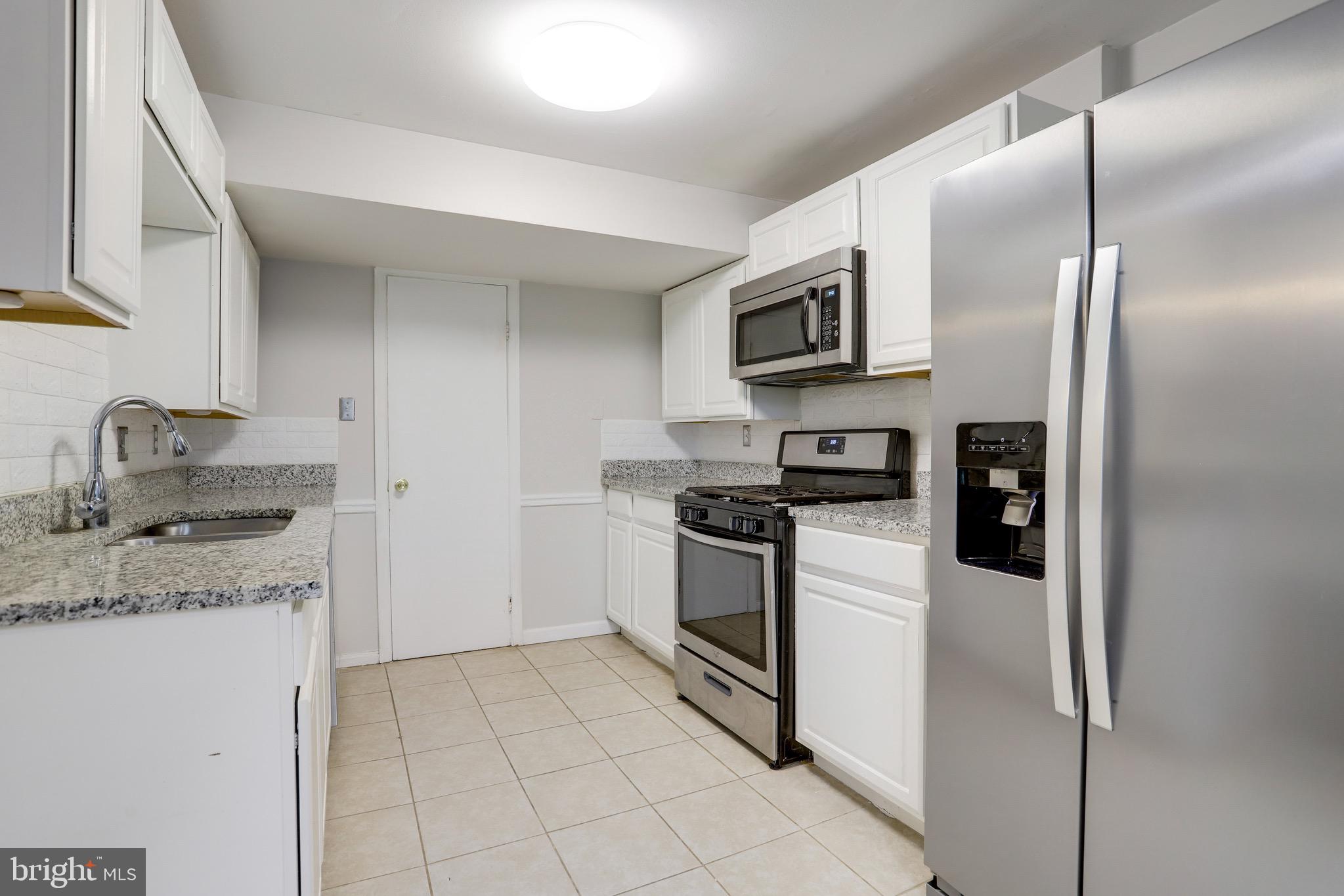 PINEWOOD LAKE - Residential Lease