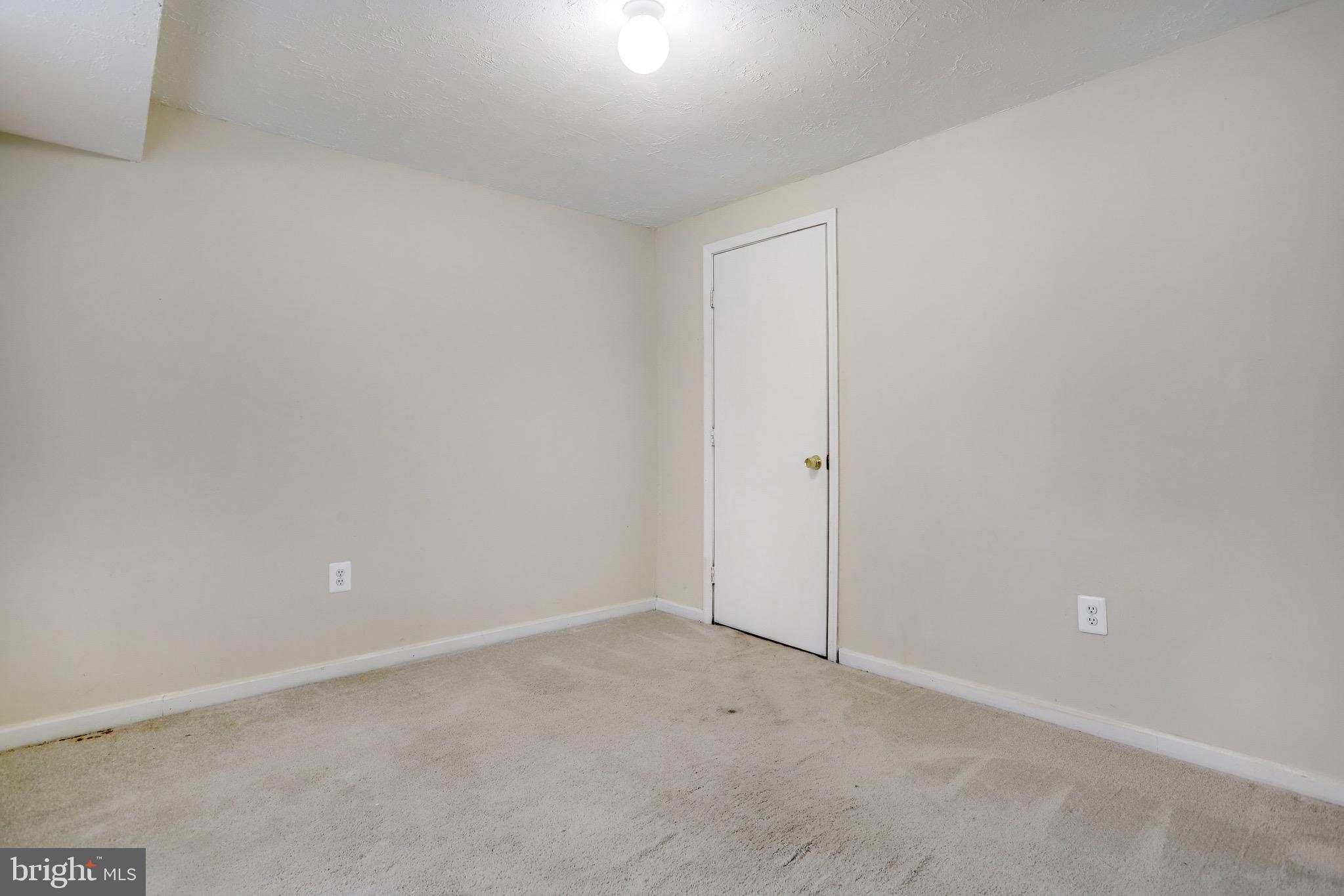 PINEWOOD LAKE - Residential Lease