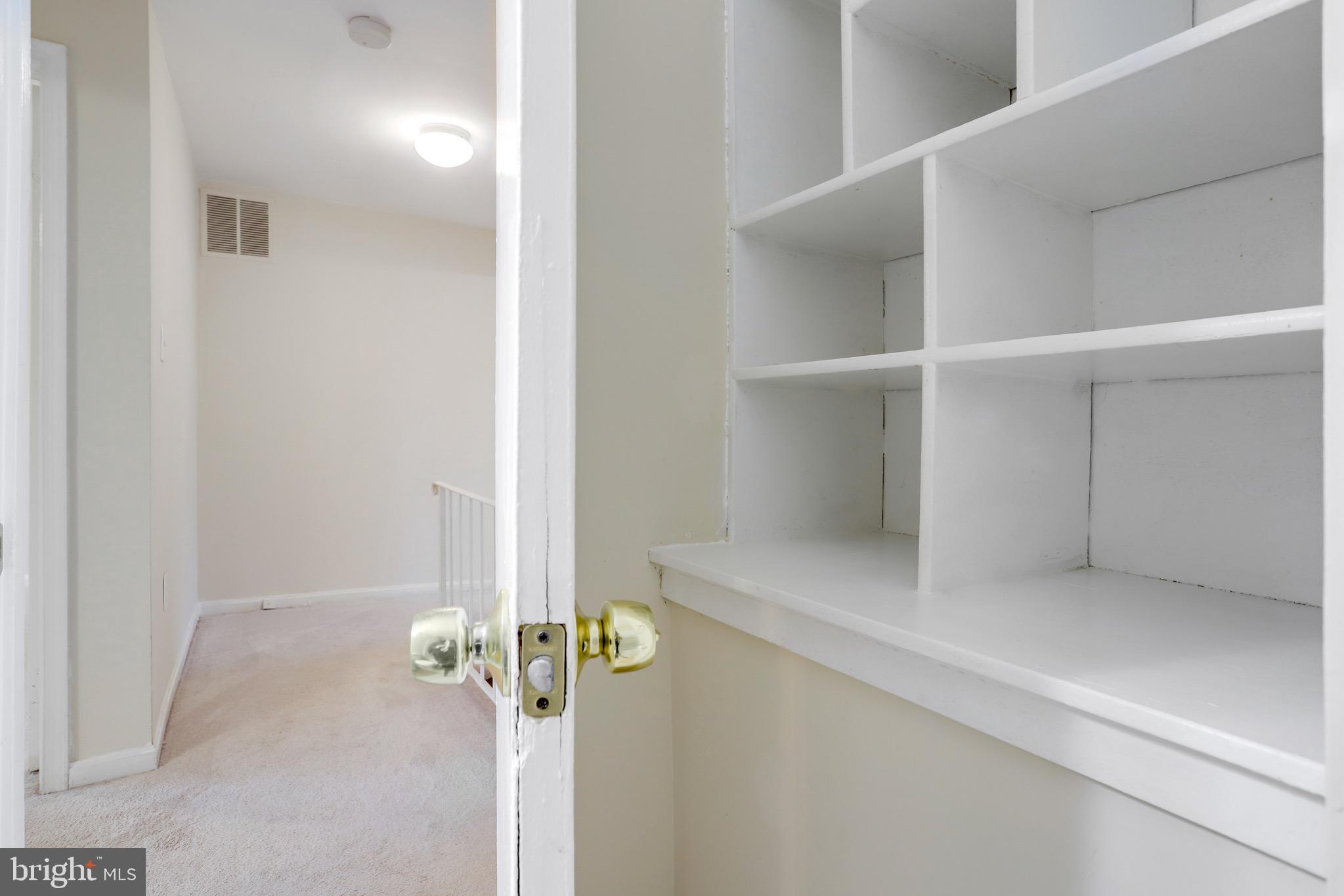 PINEWOOD LAKE - Residential Lease