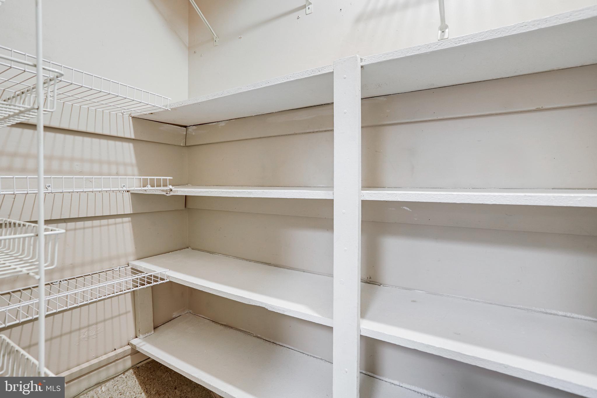 PINEWOOD LAKE - Residential Lease