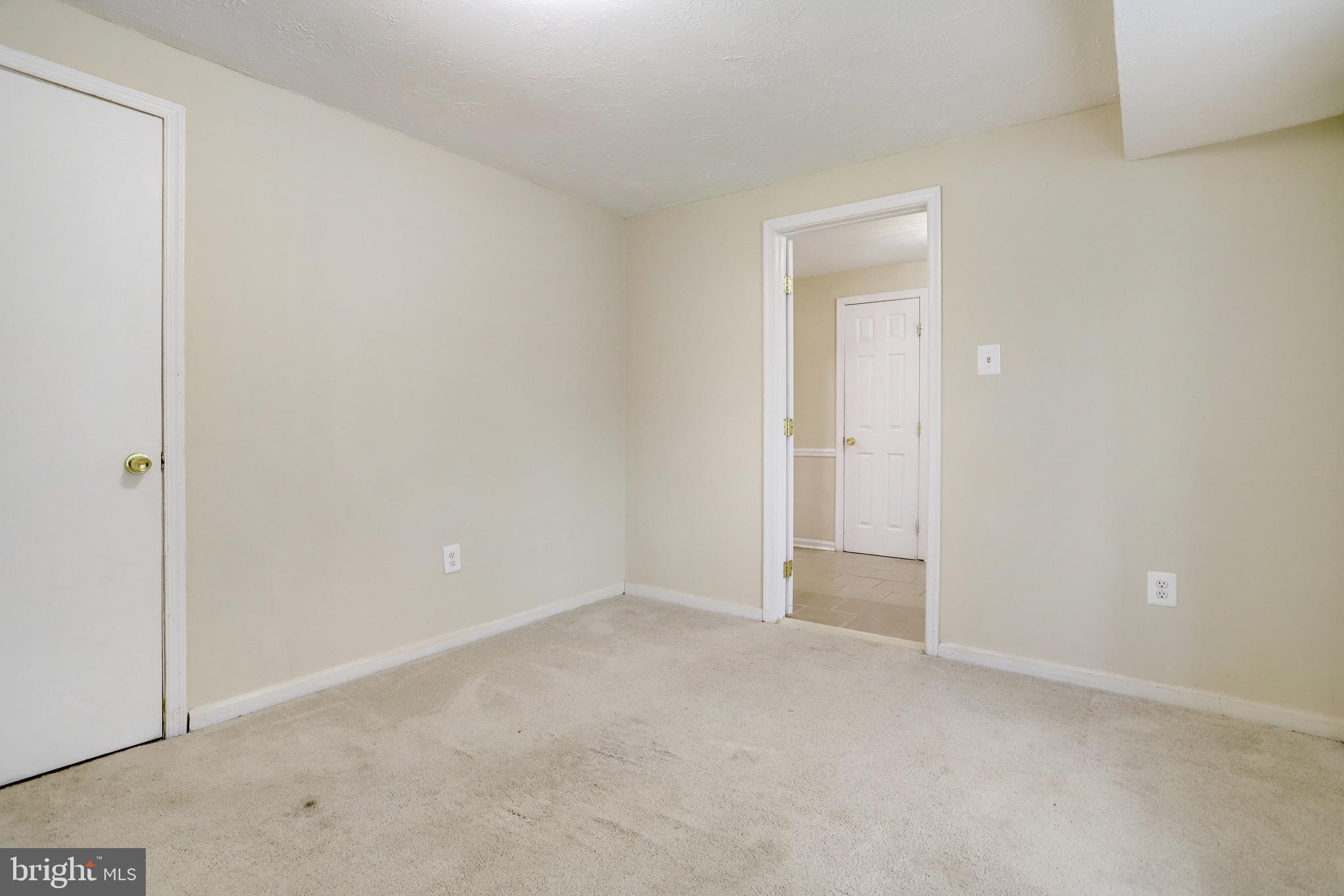 PINEWOOD LAKE - Residential Lease