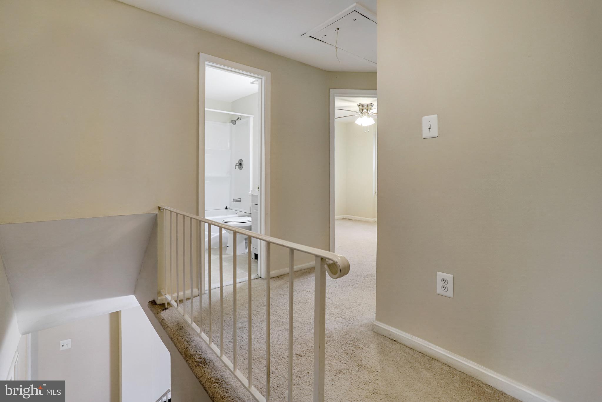 PINEWOOD LAKE - Residential Lease