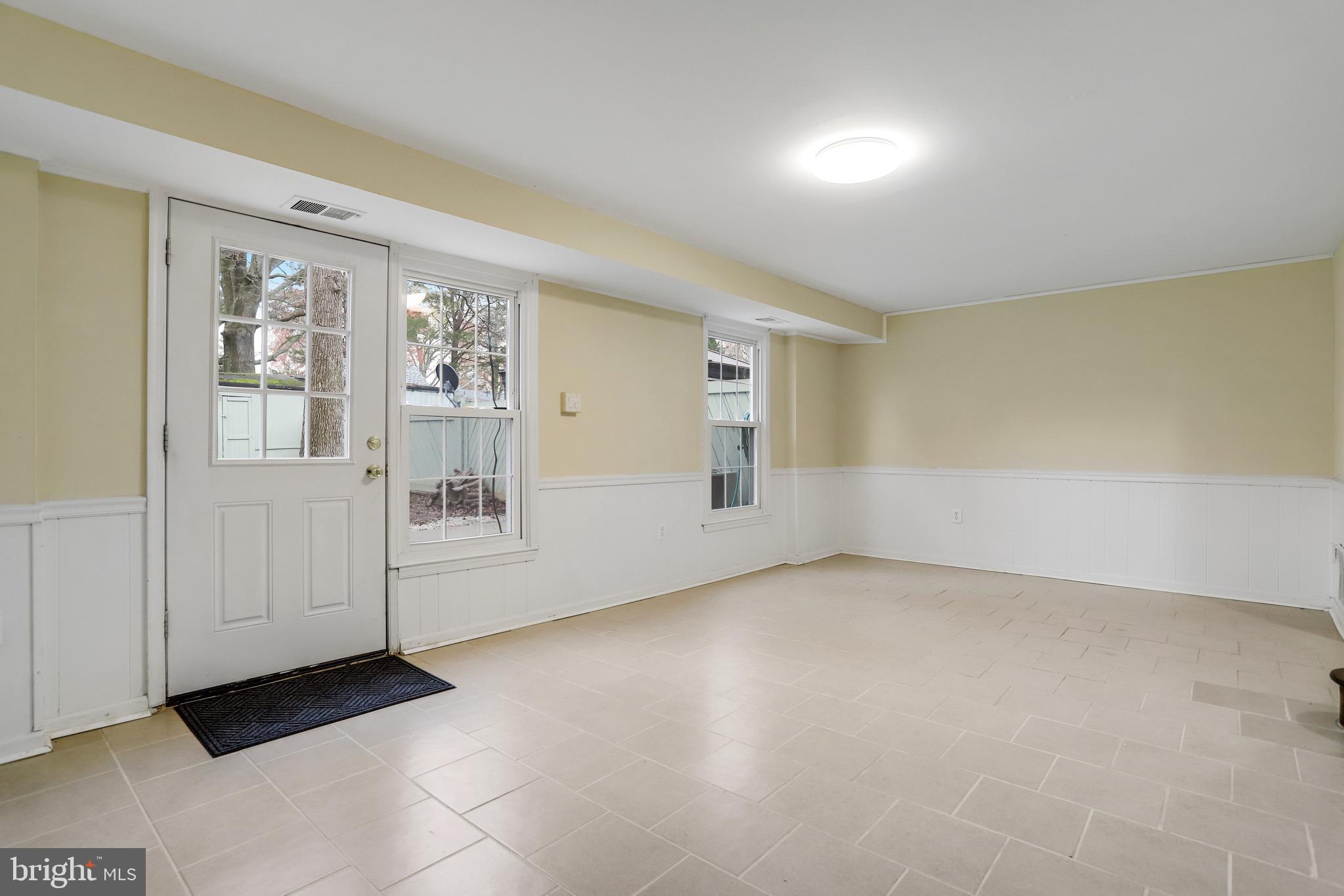 PINEWOOD LAKE - Residential Lease