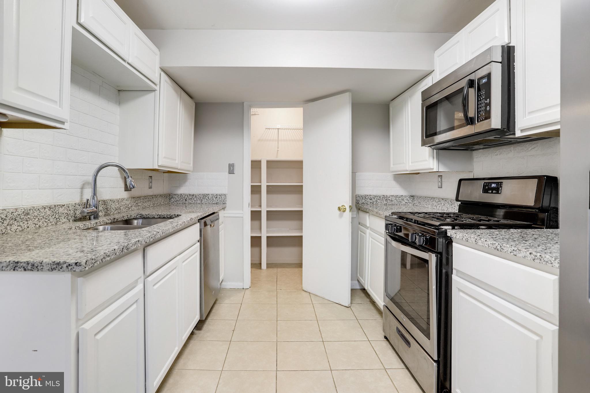 PINEWOOD LAKE - Residential Lease