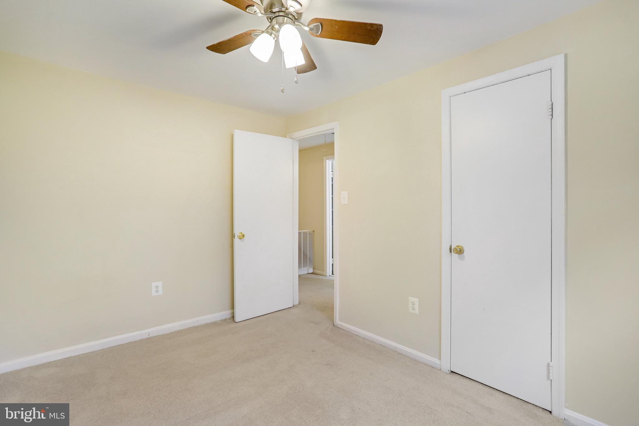 PINEWOOD LAKE - Residential Lease