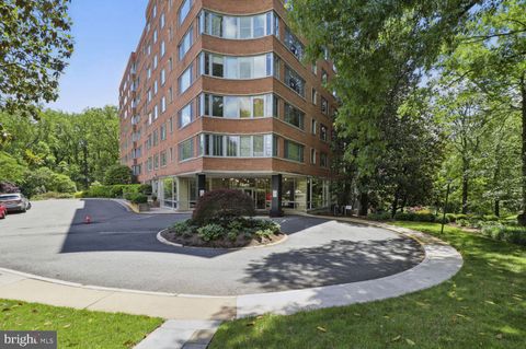 Photo of 4200 Cathedral Avenue NW #1112, WASHINGTON, DC 20016 (MLS # DCDC2228658)