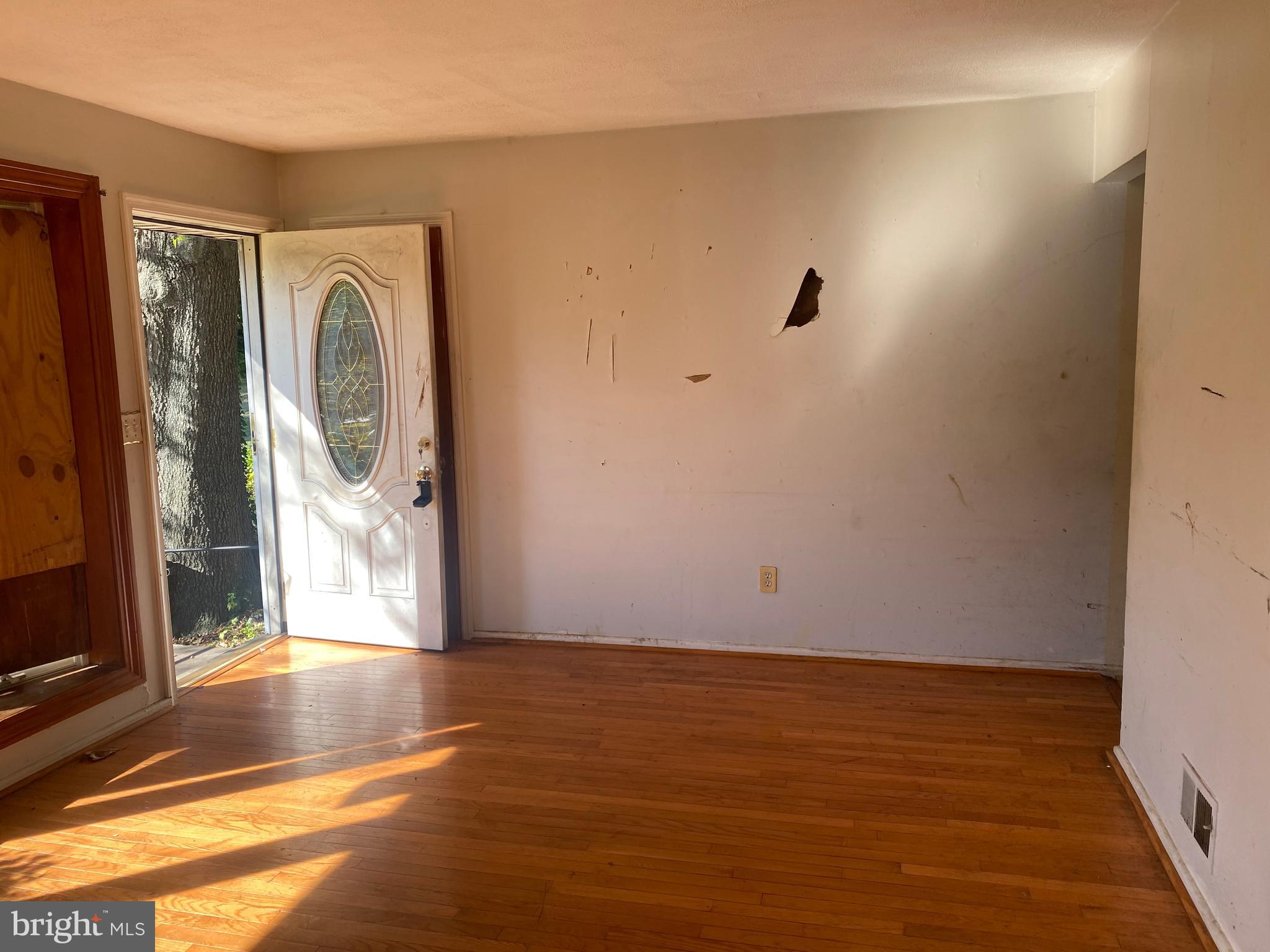 NEW CARROLLTON - Residential