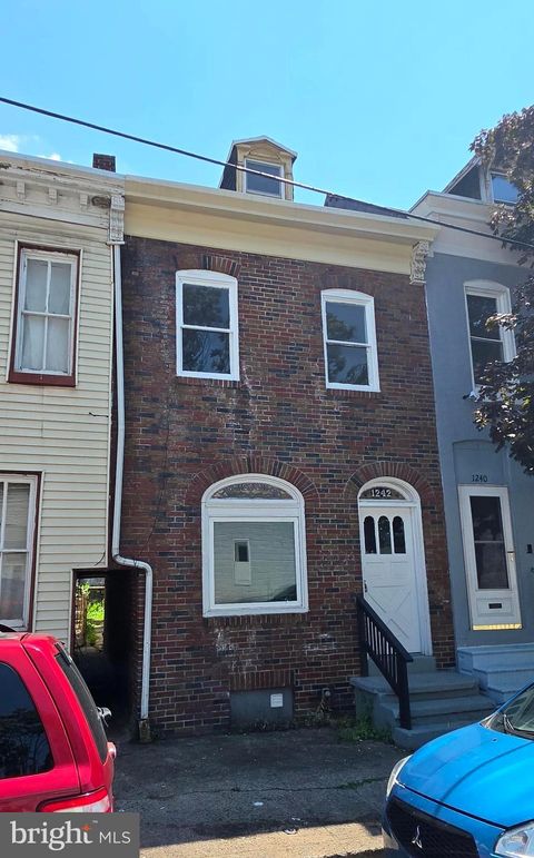 Townhouse For Sale - 1242 Muhlenberg Street<br/> Berks County, READING, PA 19602