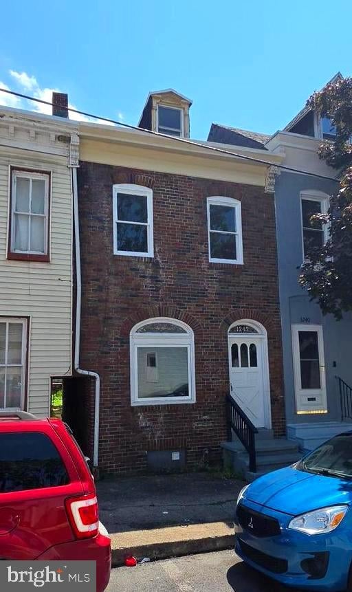 1242 MUHLENBERG STREET