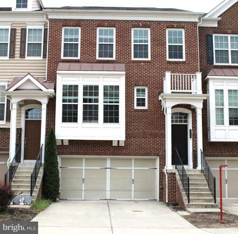 Townhouse For Rent - 43555 White Cap Terrace<br/> CHANTILLY, VA 20152